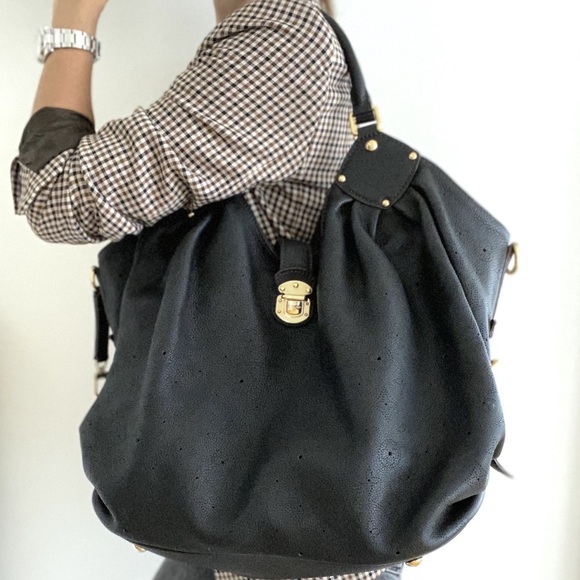 Louis Vuitton Handbags - 💖✨EXTRA LARGE✨💖 Mahina XL Black Louis Vuitton